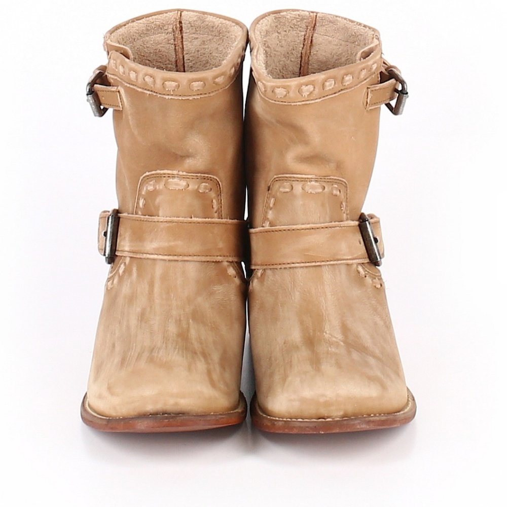 Musse and Cloud boots size 7